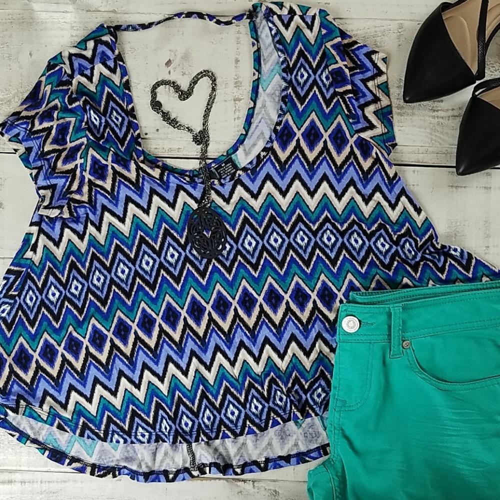 ⚡Ultra Flirt cute patterned crop top